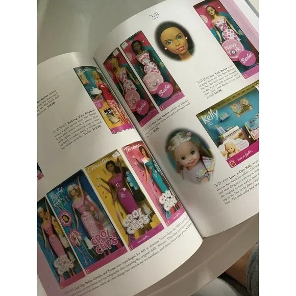 入手困難 Barbie Doll Exclusives 1972-2004 洋書 Collector's